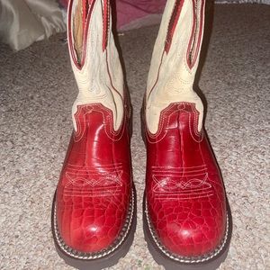 Ariat cowgirl boots mint condition